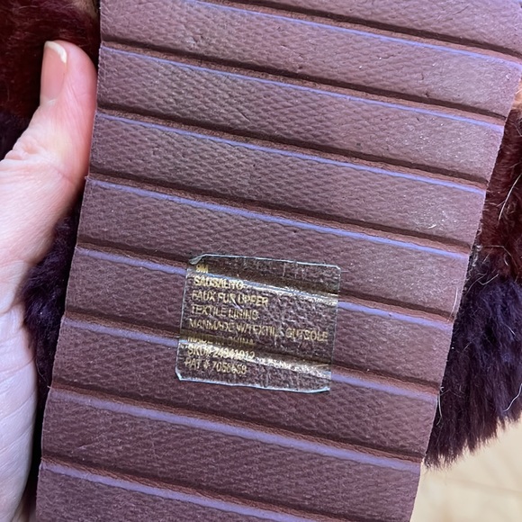 SM New York Saulsalito Fuzzy Faux Fur Slippers Size 9 - Picture 7 of 8